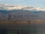 Η λίμνη Κερκίνη με το χιονισμένο Μπέλες