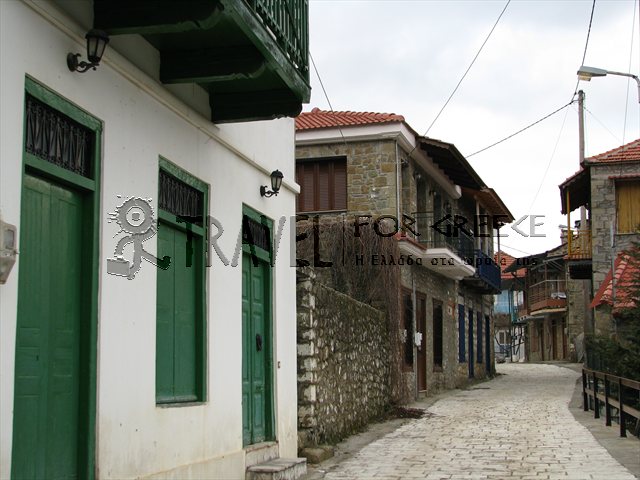 ta_sokakia_s_giro_apo_thn_platia
