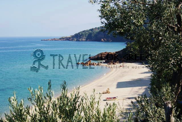 Η παραλία του Ρακοποτάμου δεν είναι ορατή από το δρόμο